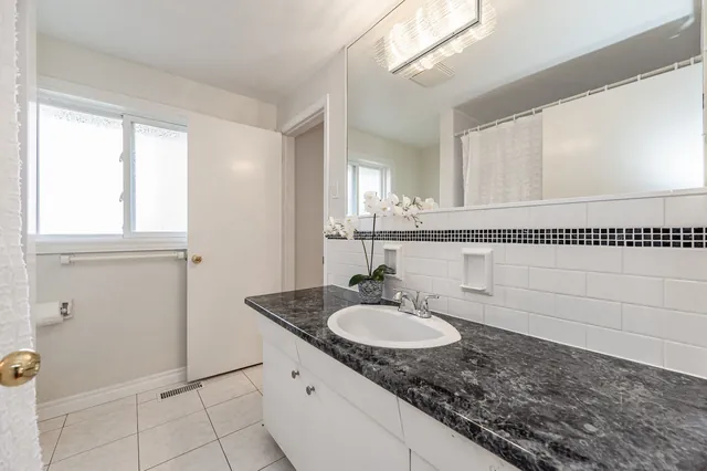 Bathroom vanity